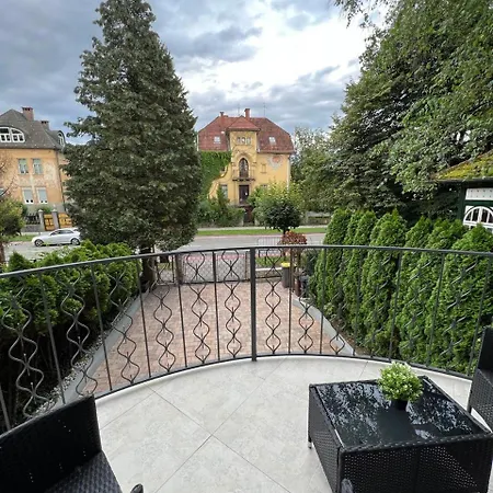 Emona Отель